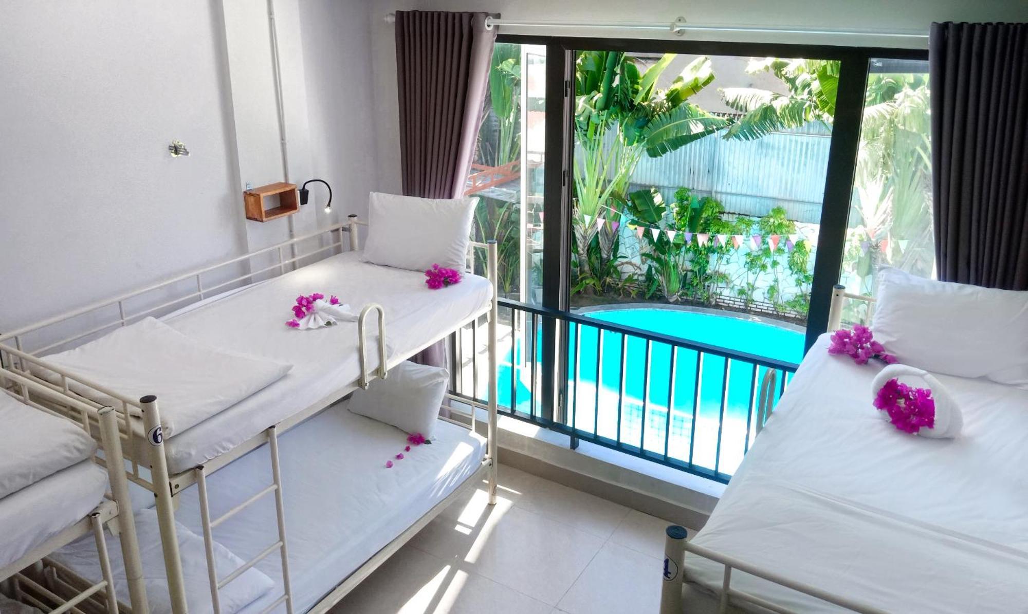 Хостел Bed Station & Pool Bar 